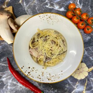 Паста с говядиной и беконом